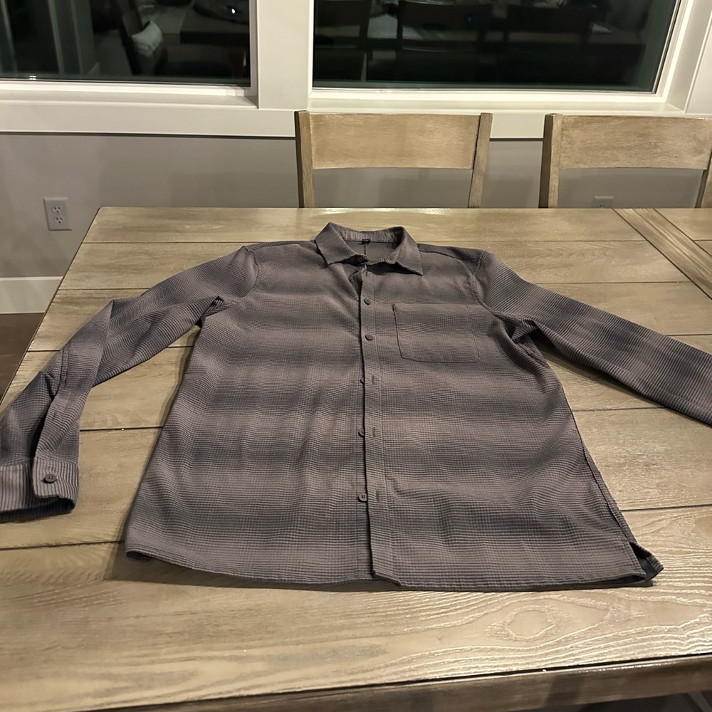 Lululemon long sleeve men’s shirt.